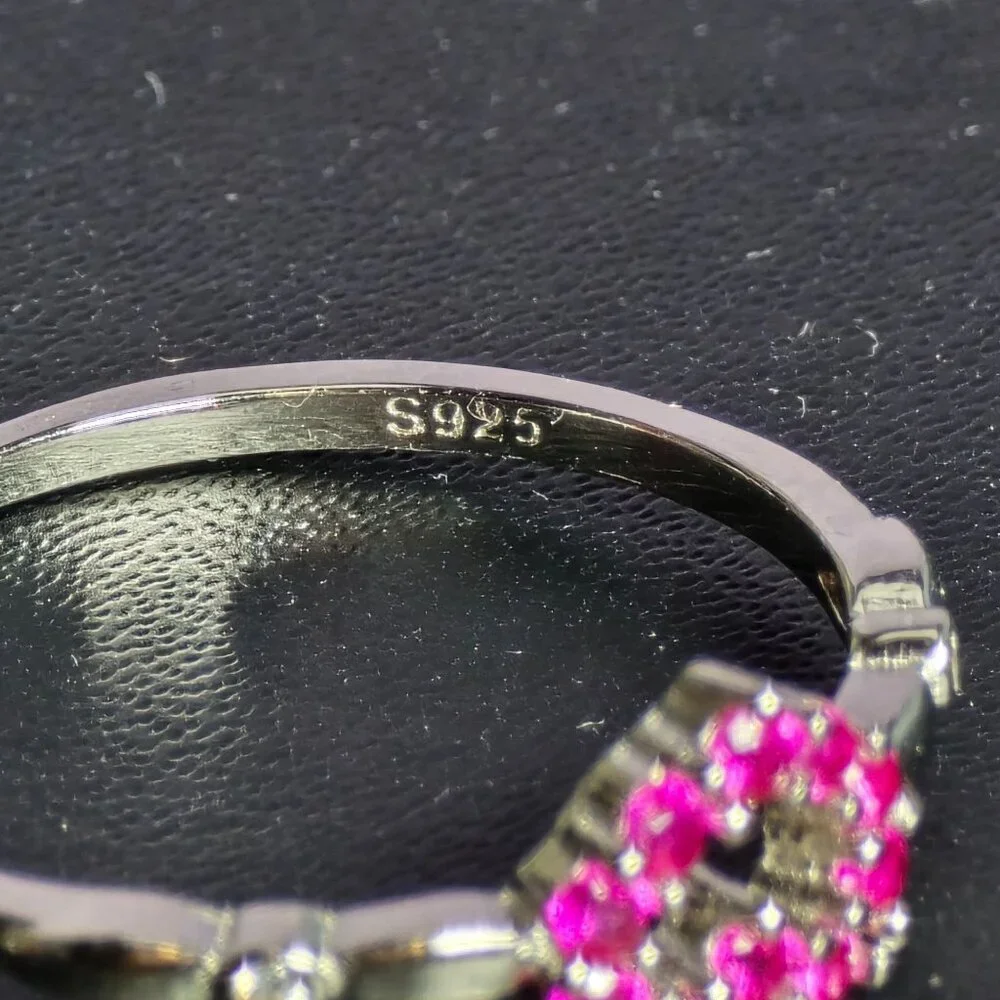 Sterling Silver Heart Shaped Ring With Fuchsia Stones Size‎ 6 (NWOT)